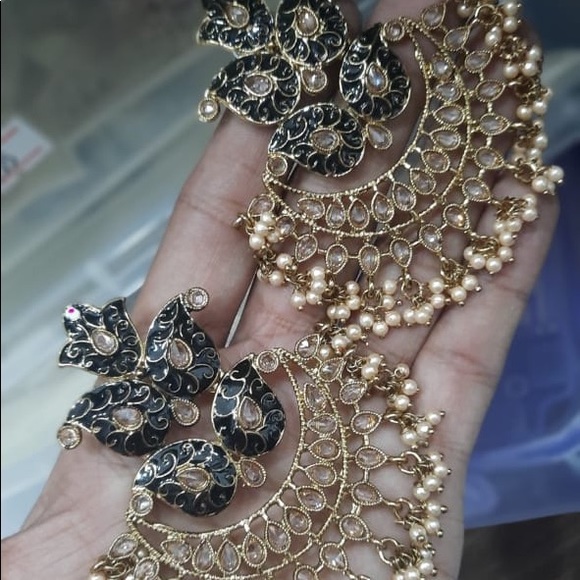 Earrings - Picture 5 of 7